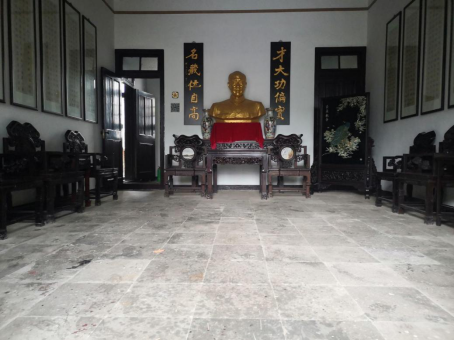 江苏大学能动学院乡“振”社会实践团队参观冷遹纪念馆