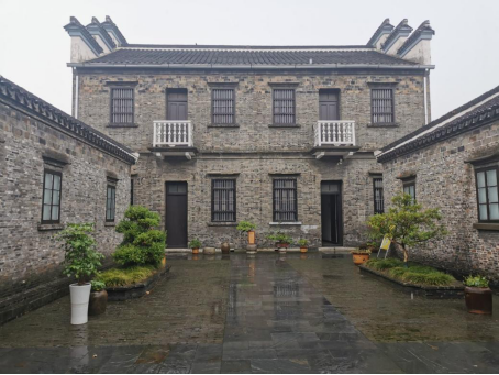 江苏大学能动学院乡“振”社会实践团队参观冷遹纪念馆