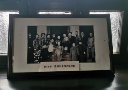 江苏大学能动学院乡“振”社会实践团队参观冷遹纪念馆